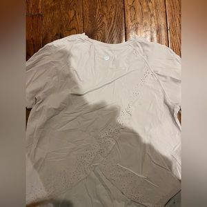 Lululemon cute t- shirt (open a bit in the back)
